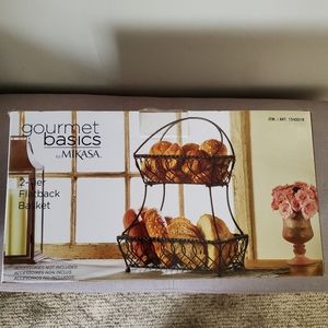 Mikasa 2 tier flat back basket